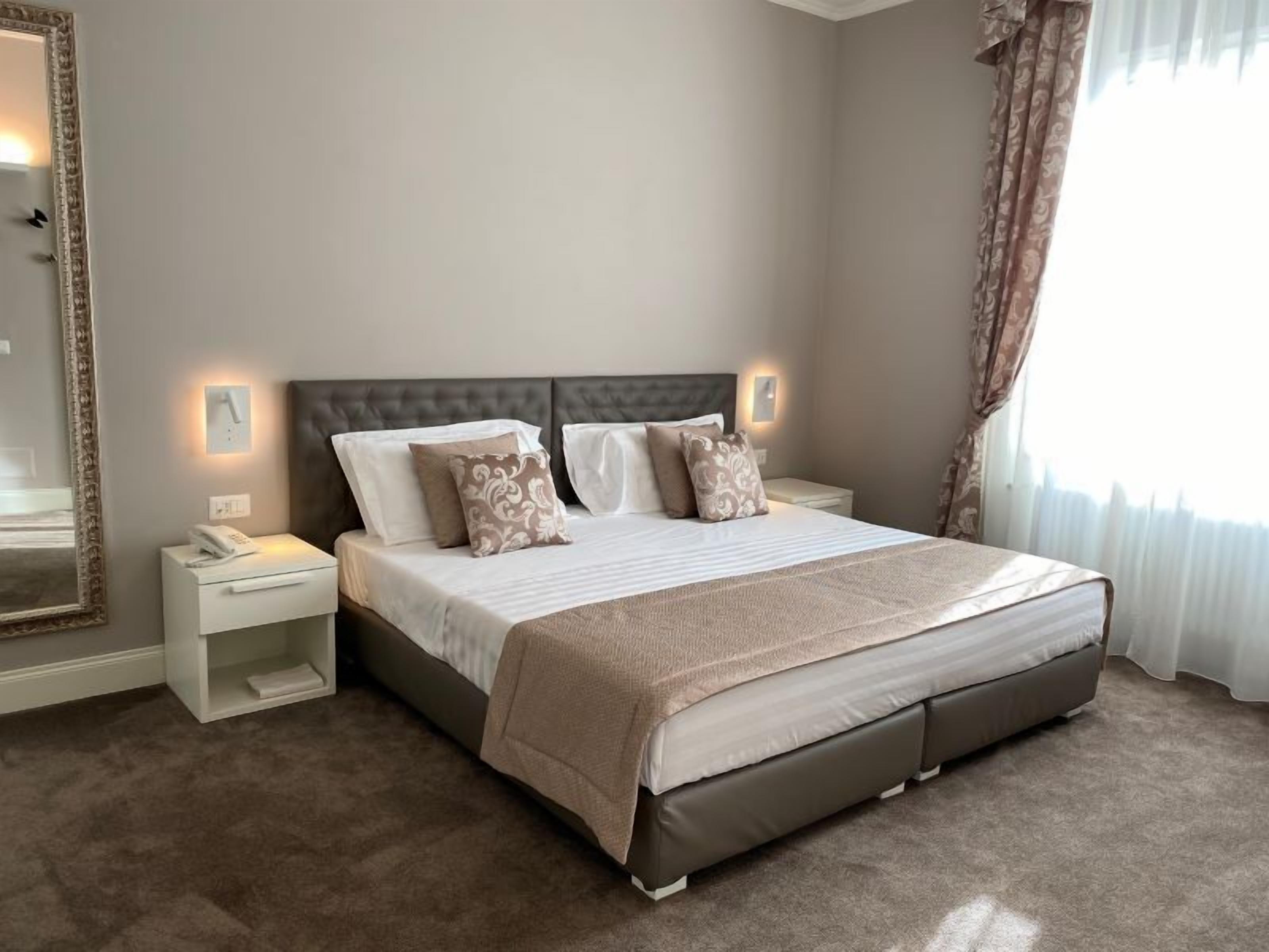 迷你吧、客房內保險箱、書桌、隔音