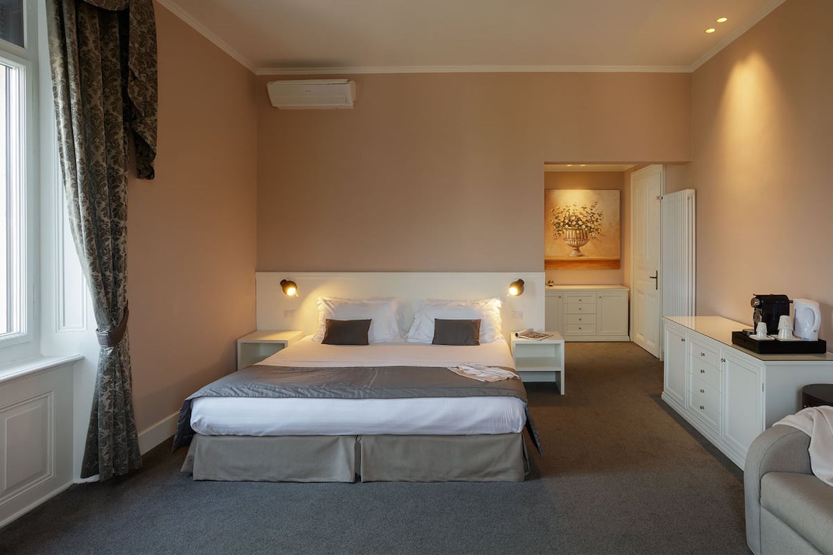 Junior Room, Lake View | 1 bedroom, minibar, in-room safe, desk