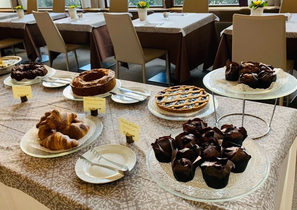 buffet breakfast on weekdays (eur 10 per person)