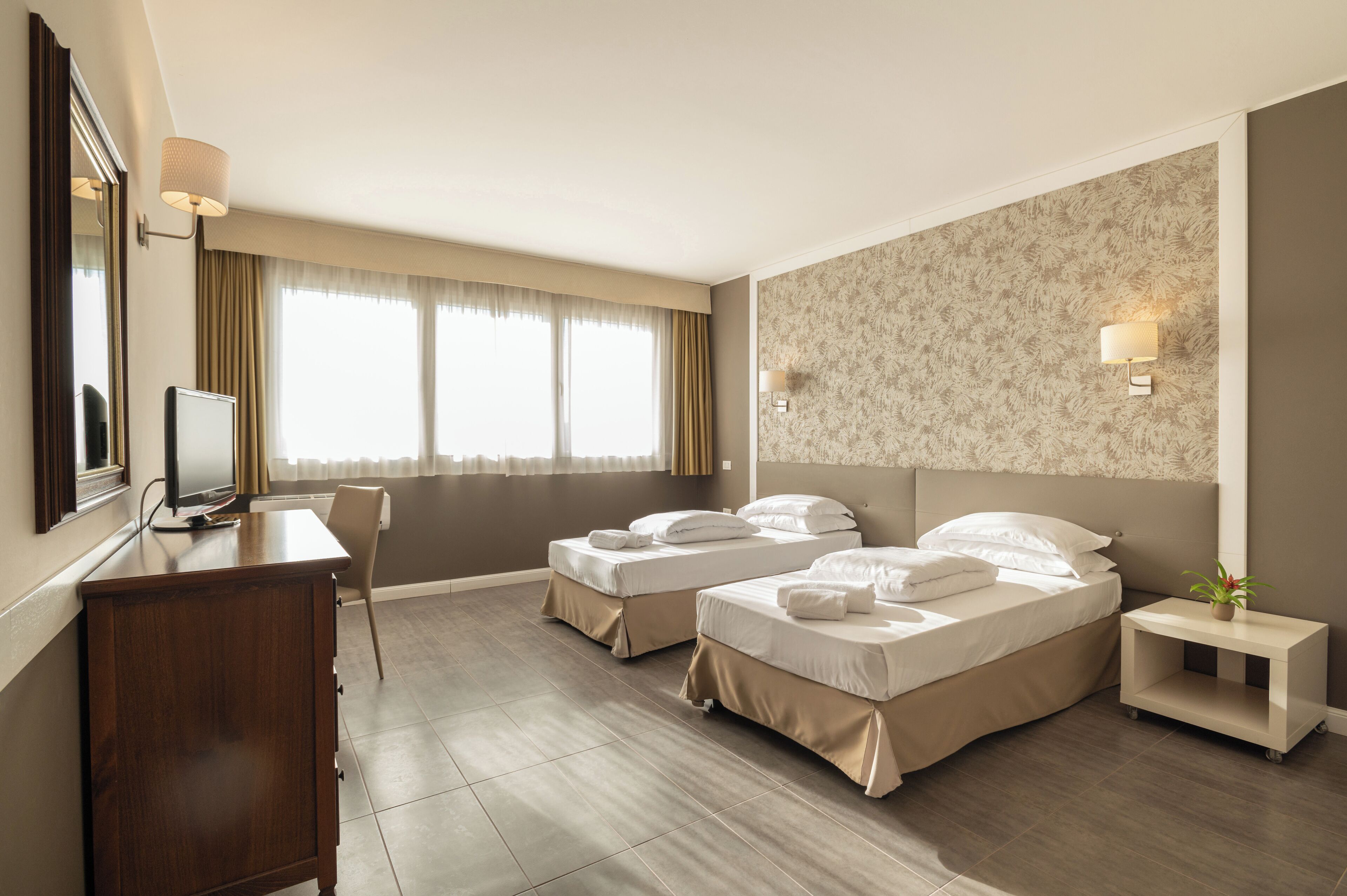 Allergitestet sengetøy, safe på rommet, skrivebord og lydisolert