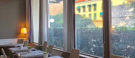 Buffet breakfast on weekdays (EUR 10 per person)