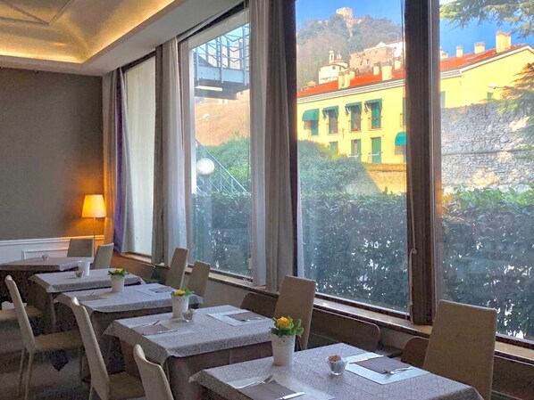 Frokostbuffé på hverdagene (EUR 10 per person)