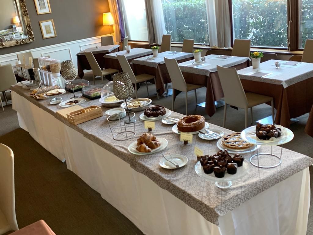 buffet breakfast on weekdays (eur 10 per person)