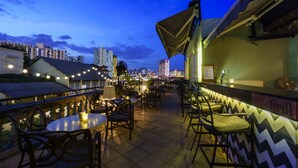 Bar (on property) - The Scarlet Singapore (Singapore)