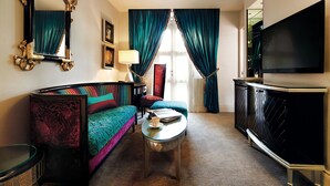 Phòng Suite, 1 giường cỡ king (Theme) | Minibar, két bảo mật tại phòng, bàn, phòng cách âm 