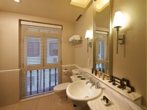 Shower, free toiletries, hair dryer, bathrobes