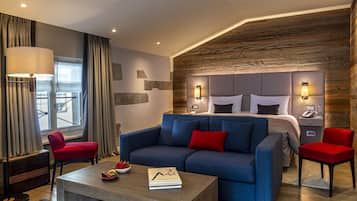 Junior Suite | 1 bedroom, Egyptian cotton sheets, premium bedding, minibar