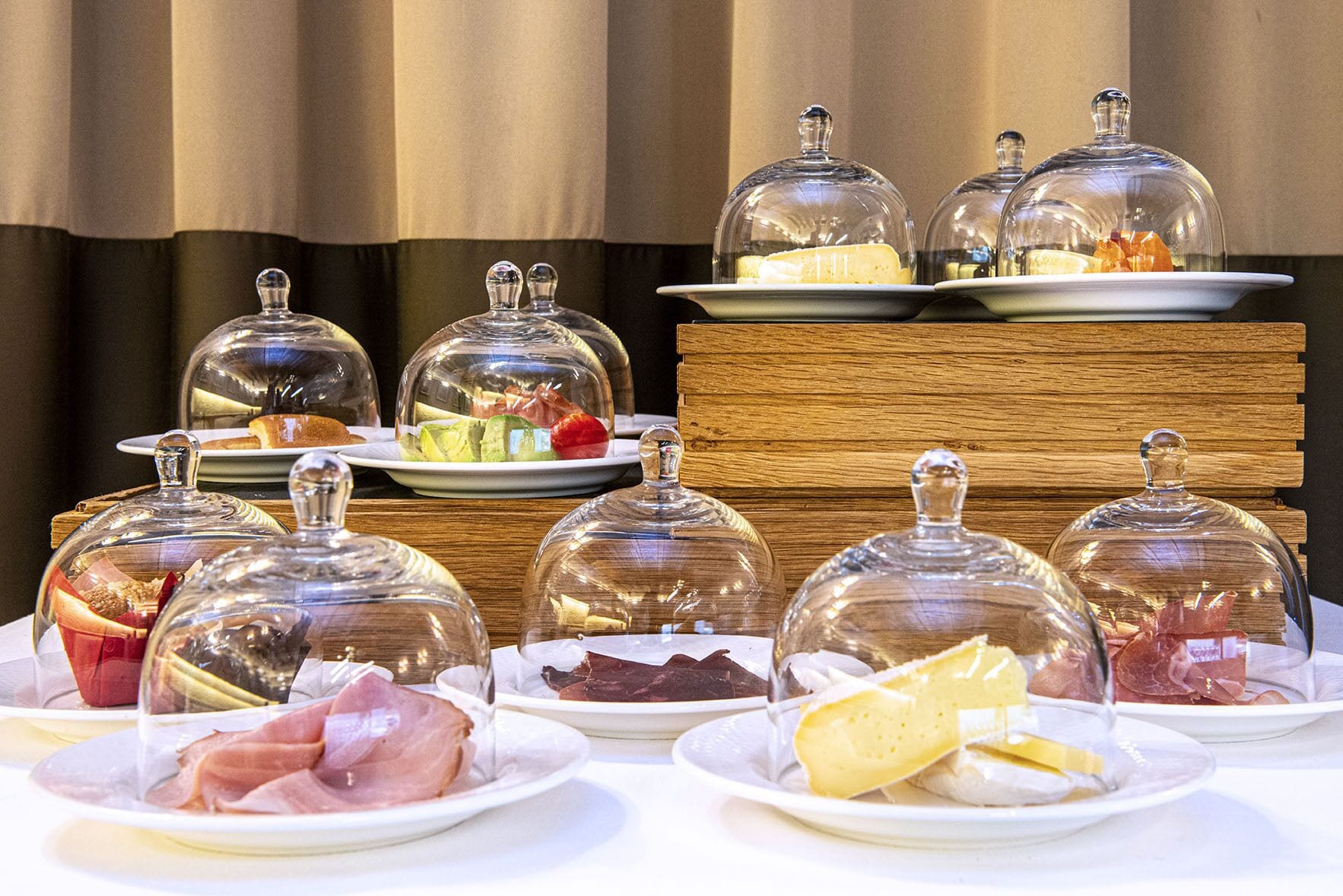 daily buffet breakfast (chf 41 per person)