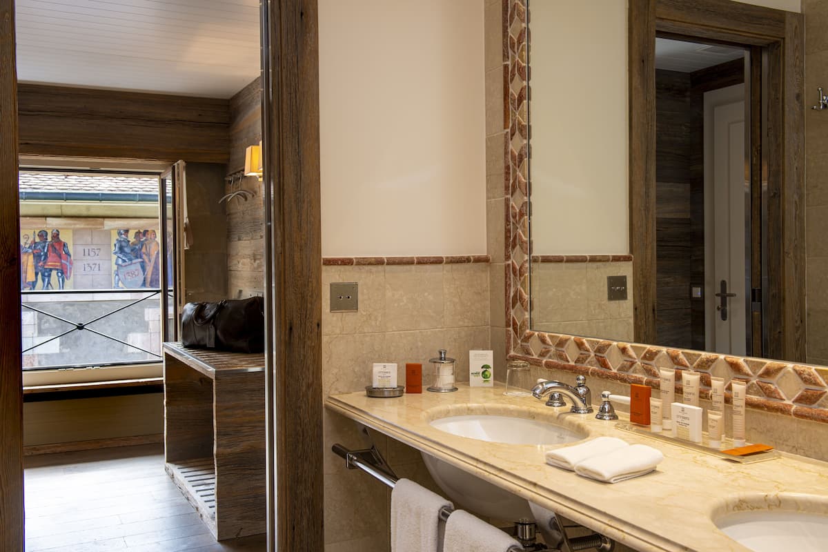 junior suite | 1 bedroom, egyptian cotton sheets, premium bedding, minibar