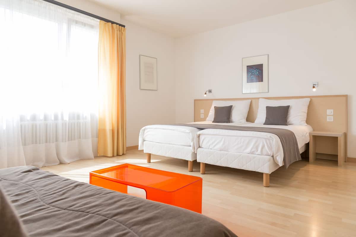 Luxe beddengoed, een bureau, een laptopwerkplek, gratis wifi