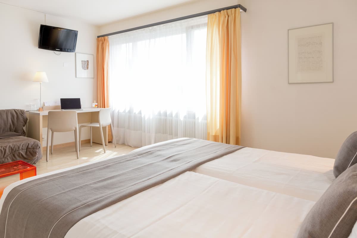 Familiekamer | Luxe beddengoed, een bureau, een laptopwerkplek, gratis wifi