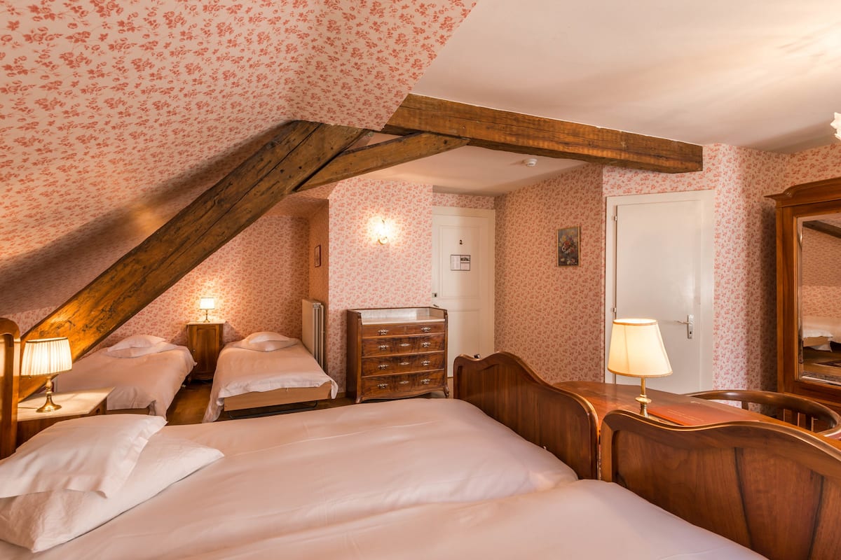 Quadruple Room | Premium bedding, minibar, in-room safe, desk