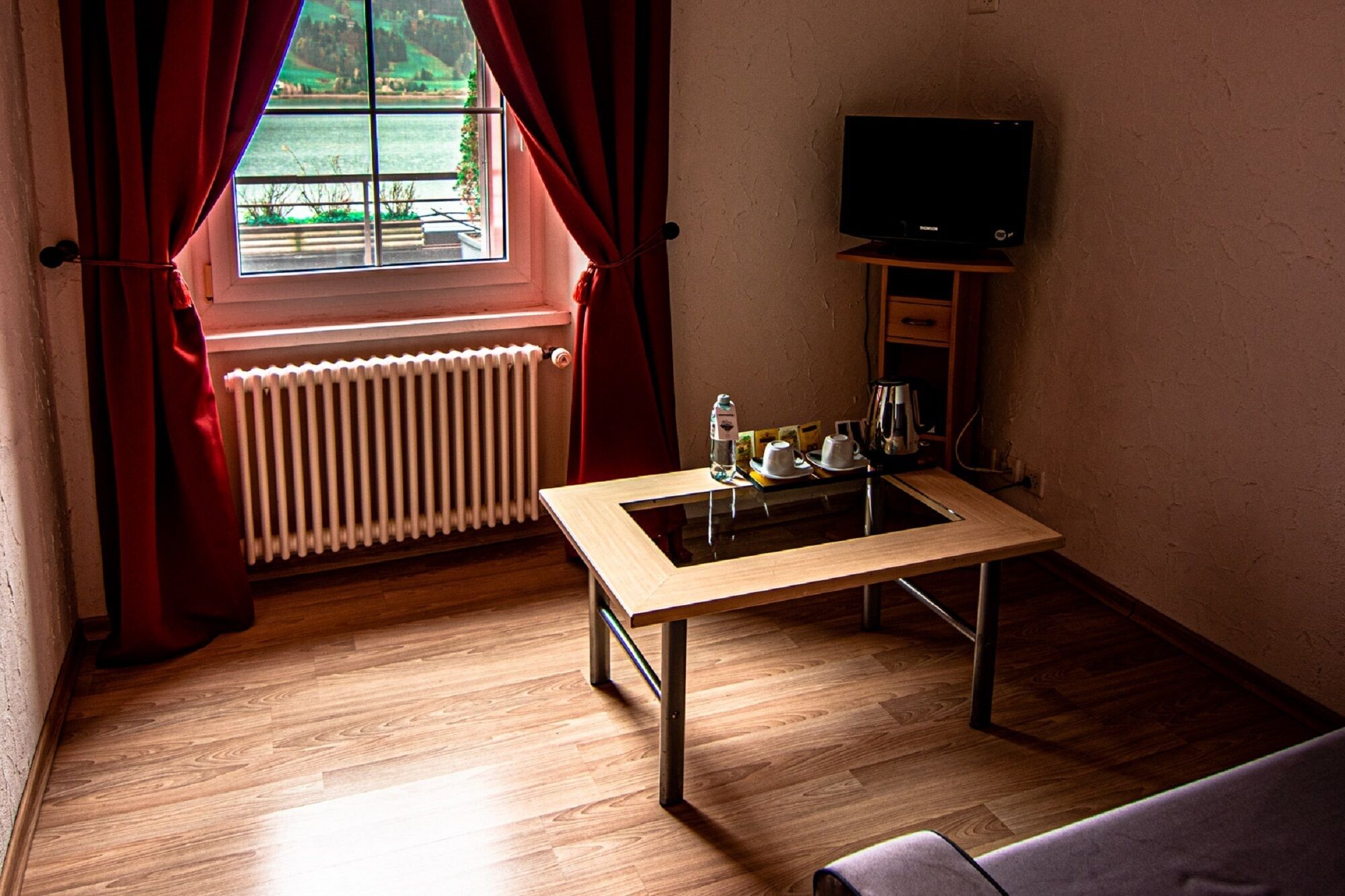 chambre standard supérieure double ou avec lits jumeaux | desk, laptop workspace, iron/ironing board, free cots/infant beds