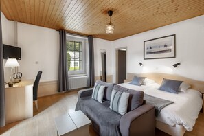 Economy Double or Twin Room | Desk, laptop workspace, iron/ironing board, free cribs/infant beds