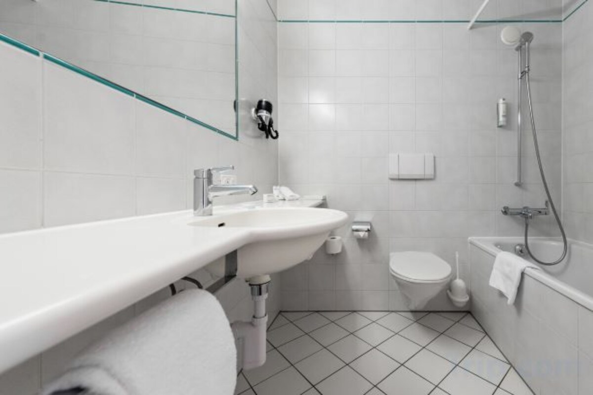 Bathroom | Free toiletries, hair dryer, bathrobes, slippers