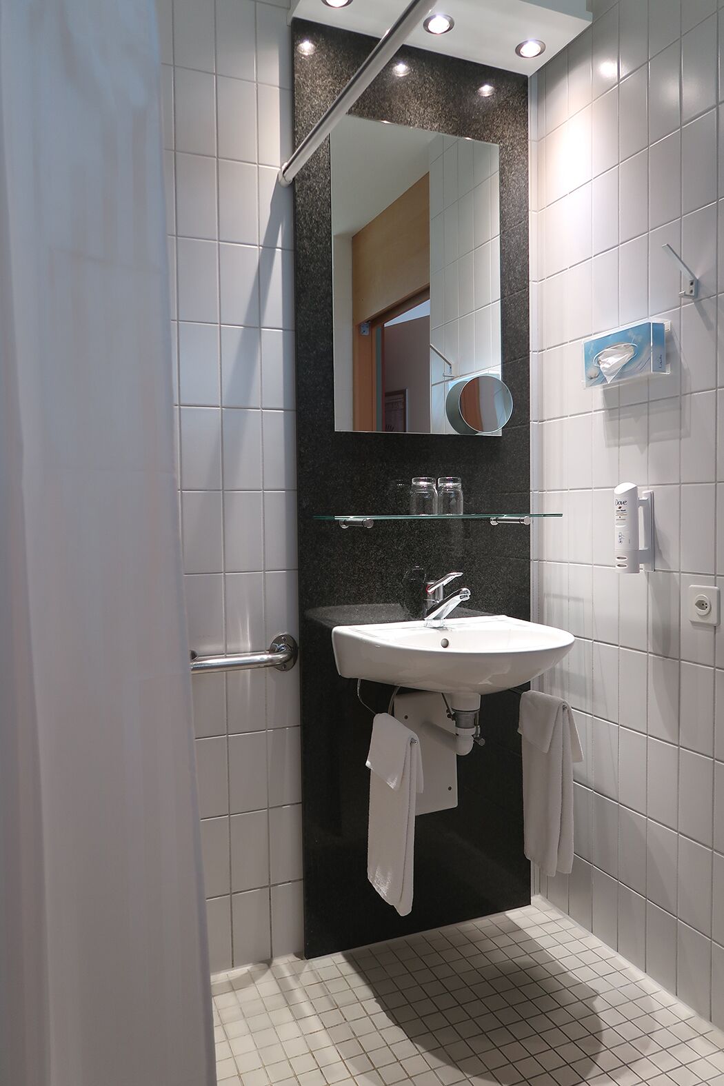 classic room | bathroom | shower, free toiletries, hair dryer, towels