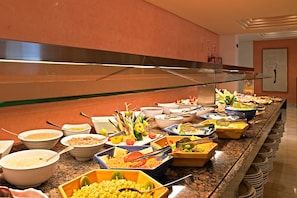 A buffet with various food items and utensils. - Protur Vista Badía Aparthotel (Sant Llorenc des Cardassar)