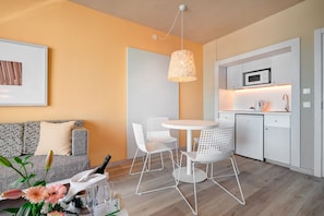 Appartamento Superior, 1 camera da letto, idromassaggio, vista piscina (Select) | Minibar, una cassaforte in camera, con arredamento individuale