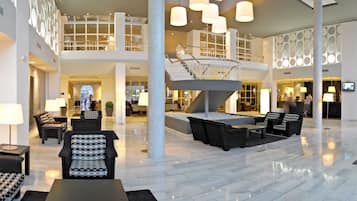 Coin salon dans le hall