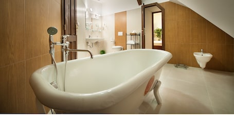 Luxury Apartment, 1 King Bed, Kitchenette, Executive Level (Executive level) | Bathroom | Free toiletries, hair dryer, towels, soap. Brioni Boutique Hotel