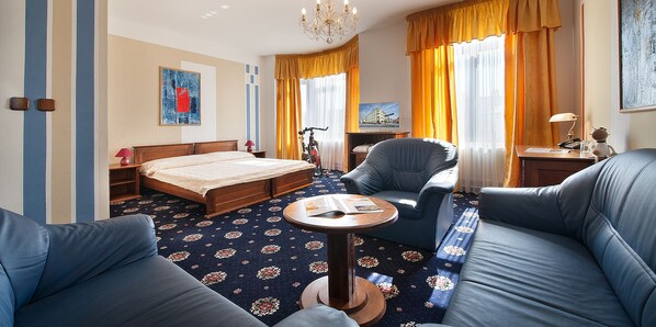 Junior Room, City View | Living area