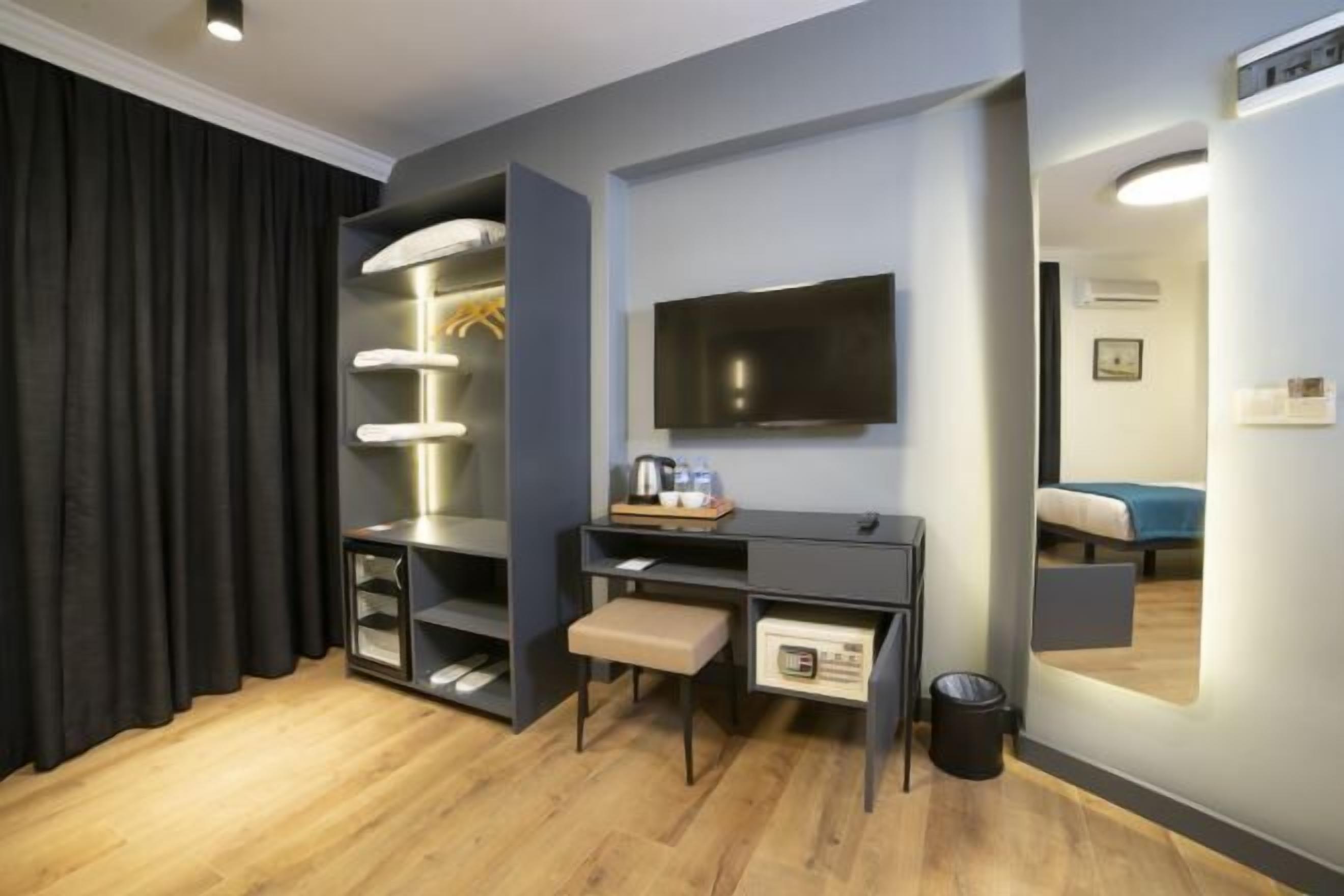 Premium bedding, minibar, in-room safe, desk