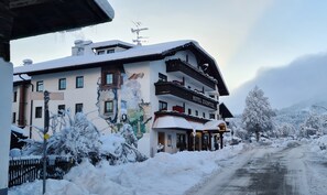 Front of property - Hotel Zugspitze (Garmisch-Partenkirchen)