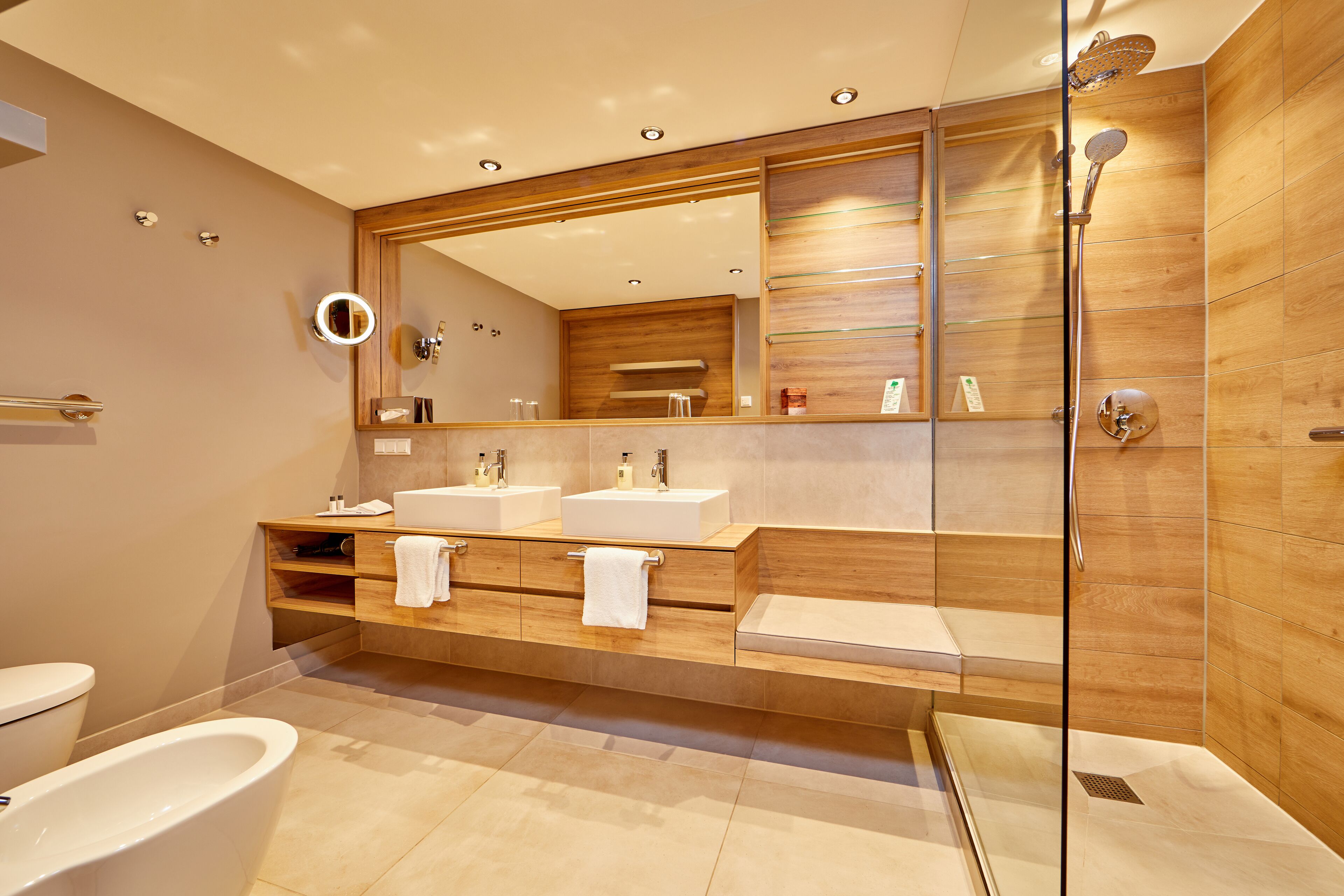 suite, 1 double bed, mountain view | bathroom | free toiletries, hair dryer, bathrobes, slippers