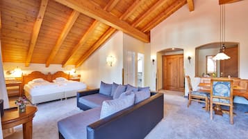 Junior Suite, Mountain View | In-room safe, individually furnished, desk, blackout curtains