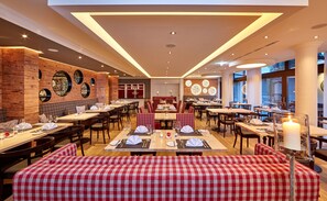 Daily continental breakfast (EUR 10 per person) - Hotel Zugspitze (Garmisch-Partenkirchen)