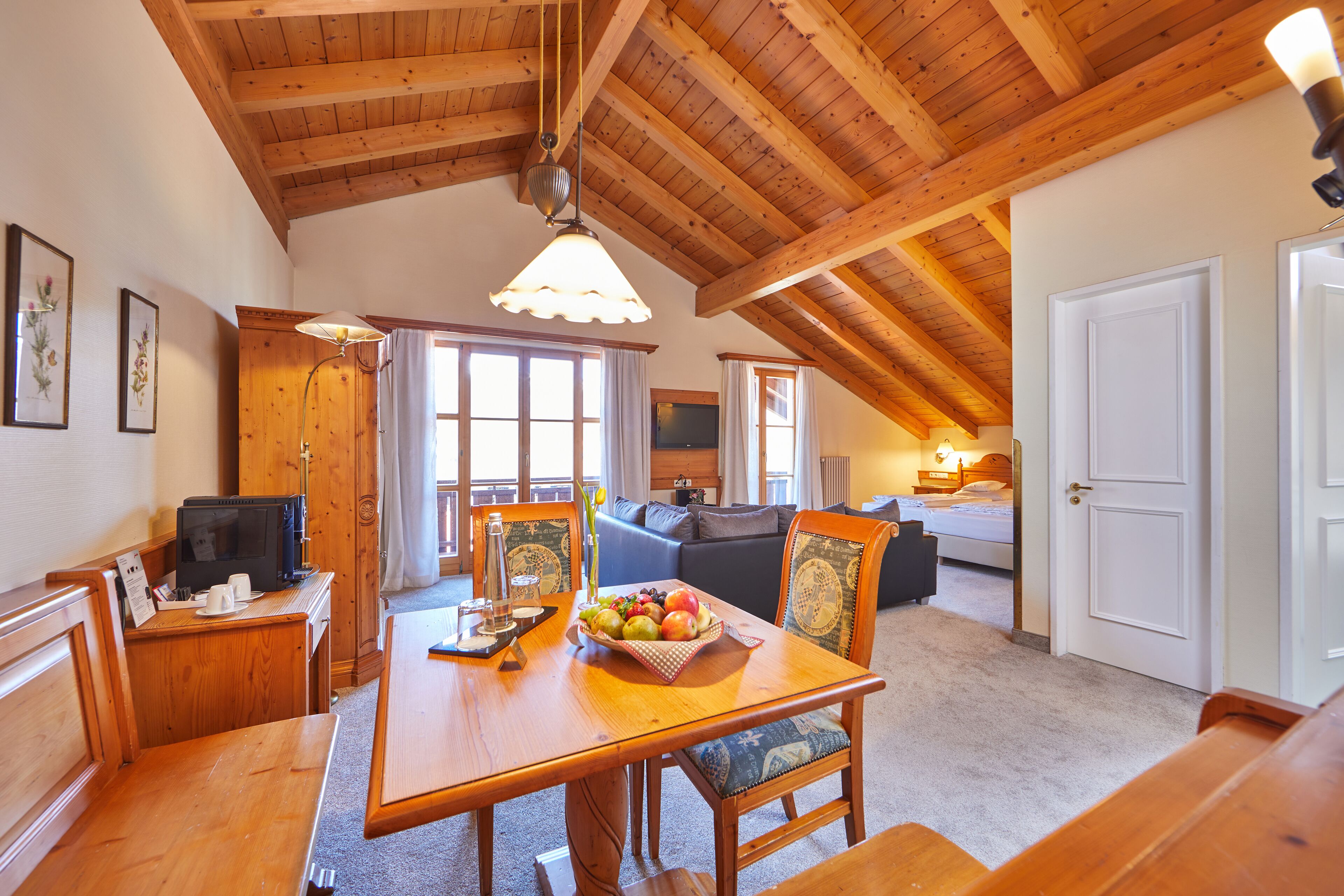 junior suite, mountain view | living area | plasma tv