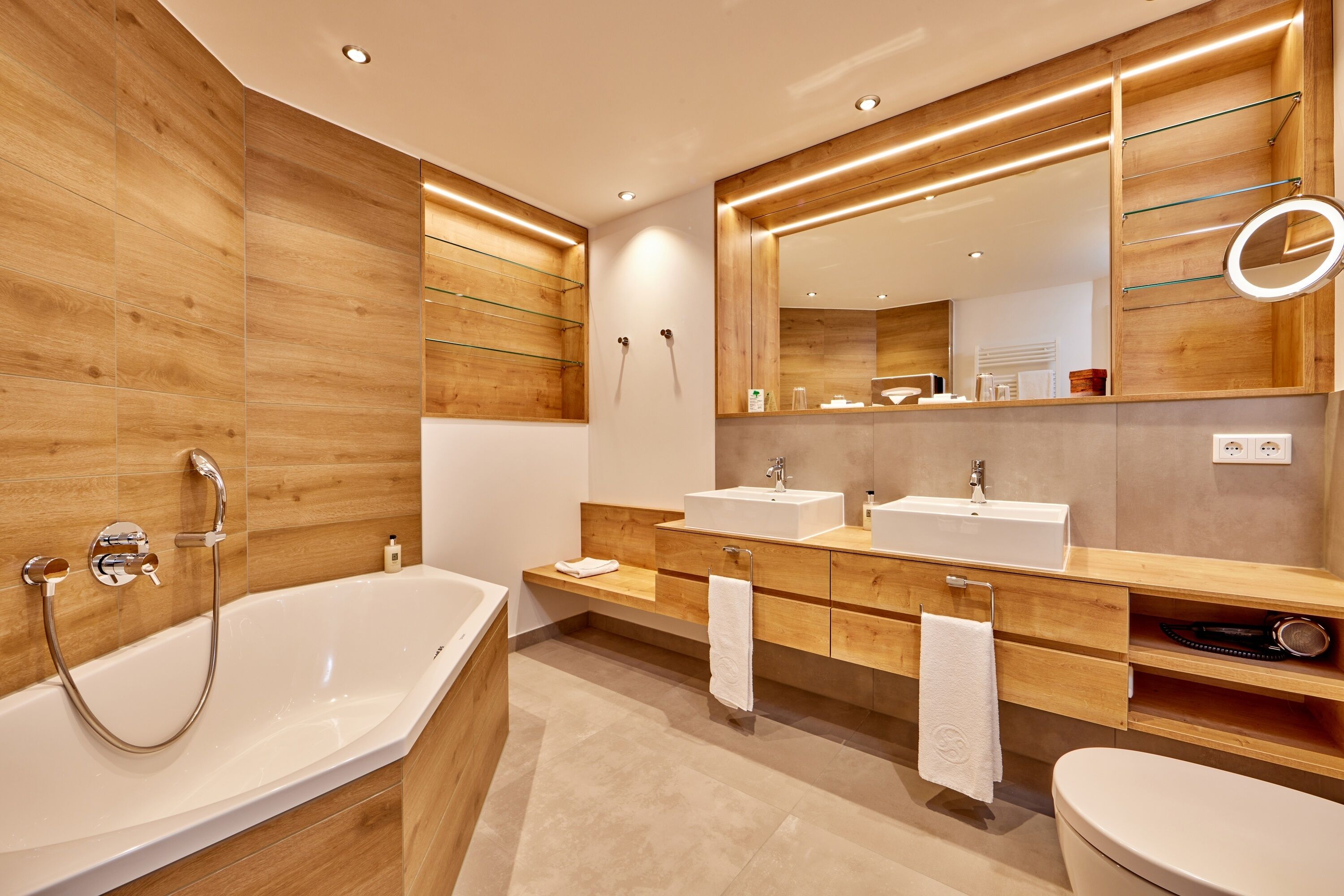 deluxe suite, 2 bedrooms, mountain view | bathroom | free toiletries, hair dryer, bathrobes, slippers