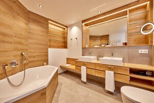 Deluxe Suite, 2 Bedrooms, Mountain View | Bathroom | Free toiletries, hair dryer, bathrobes, slippers