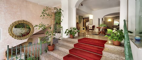 Single Room | Minibar, in-room safe, desk, soundproofing