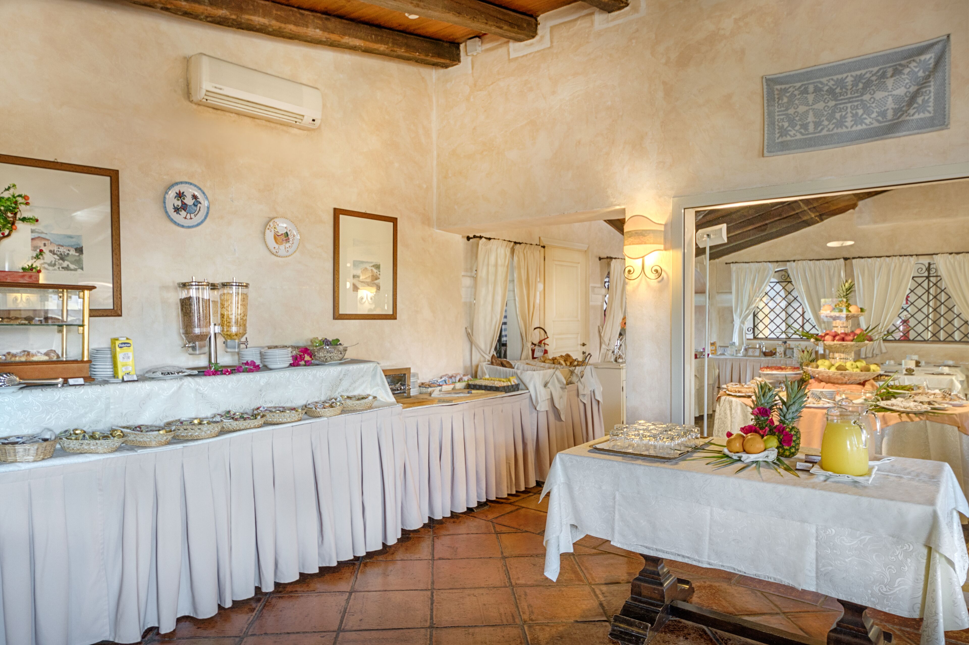 free daily continental breakfast