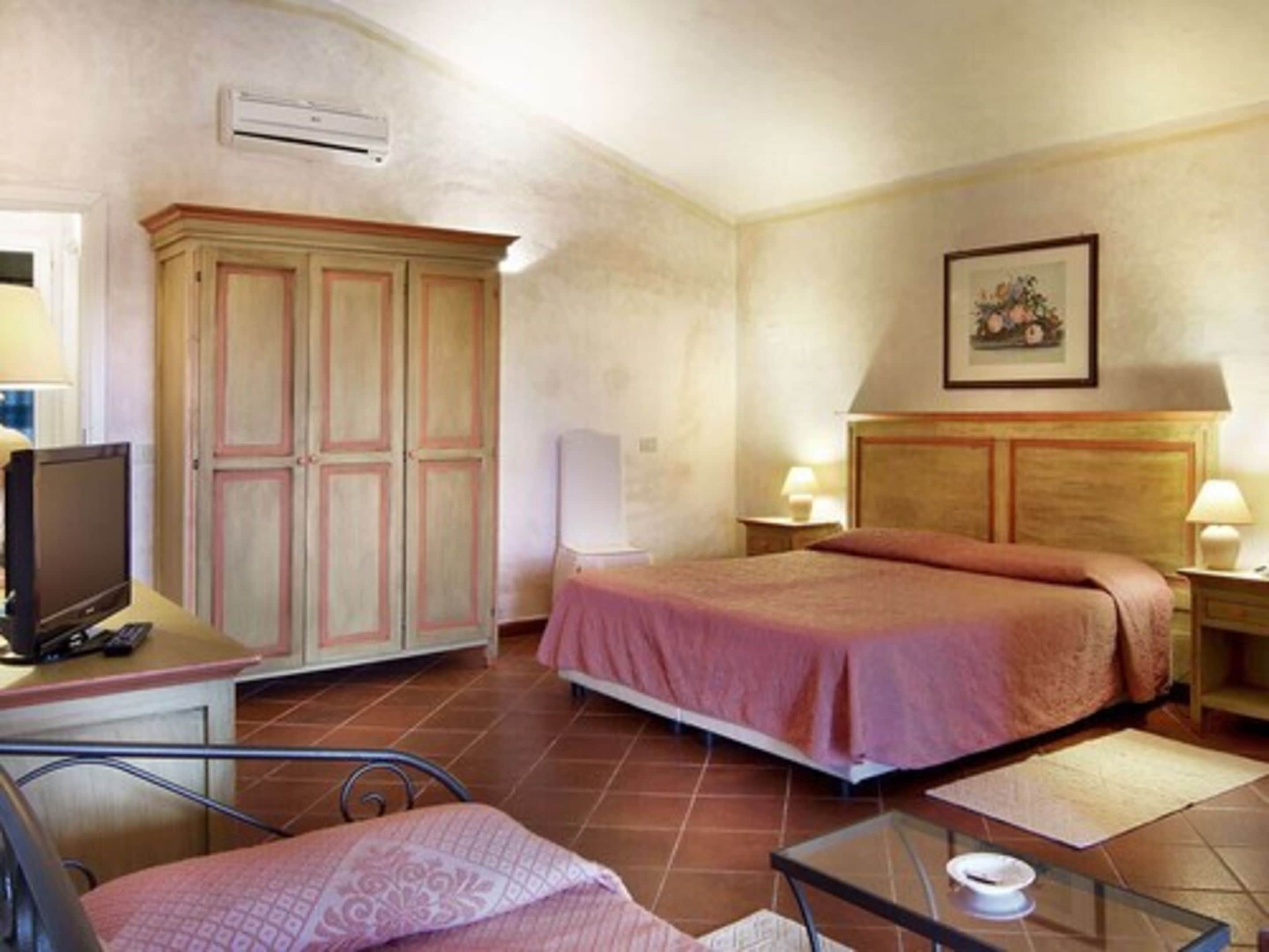 minibar, in-room safe, desk, soundproofing