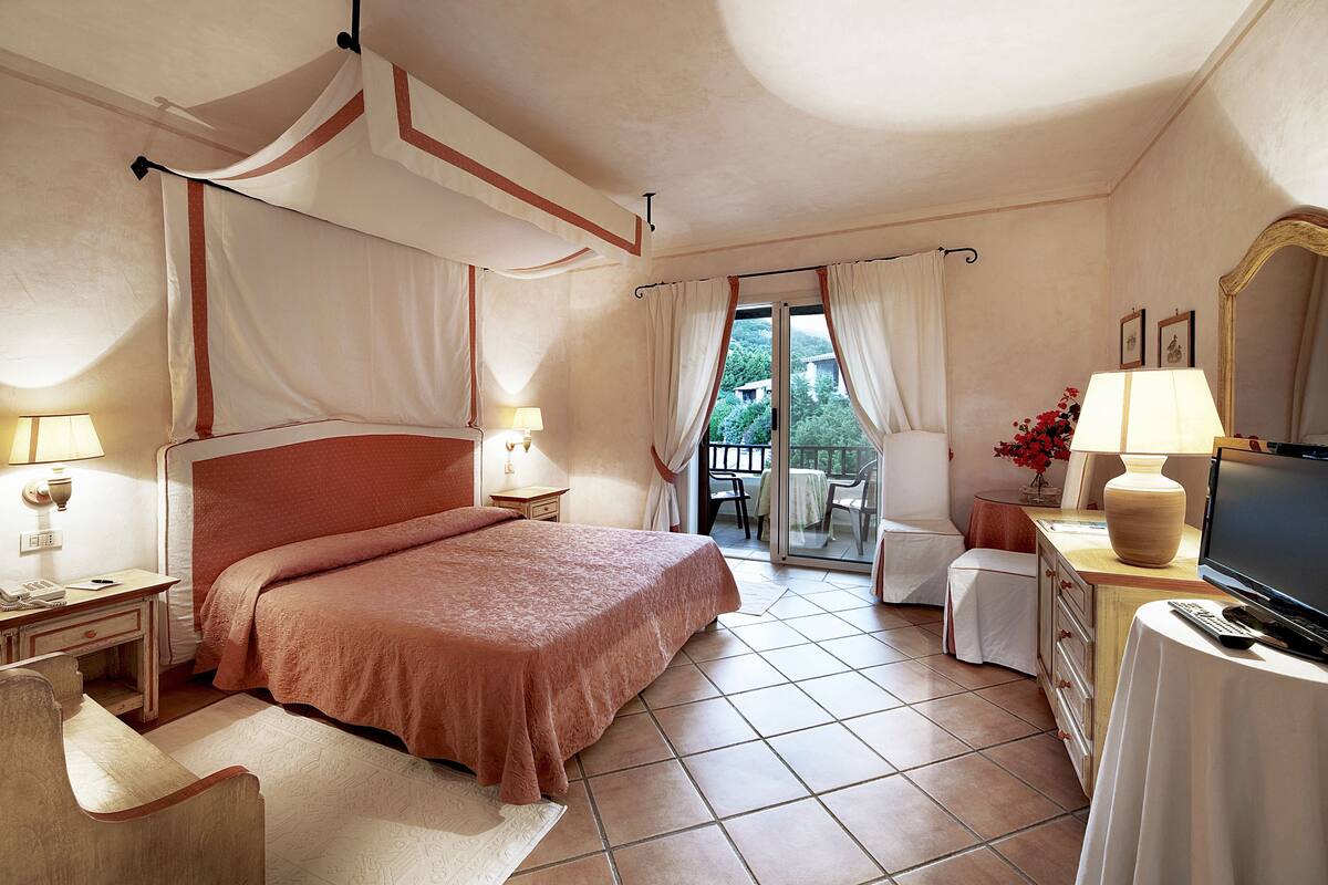 superior double room | minibar, in-room safe, desk, soundproofing