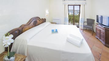 Standard-Doppelzimmer | Hochwertige Bettwaren, Betten mit Memory-Foam-Matratzen, Minibar
