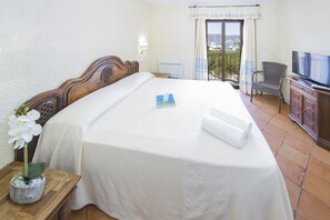 Premium bedding, memory foam beds, minibar, in-room safe - Hotel Colonna San Marco (Olbia)