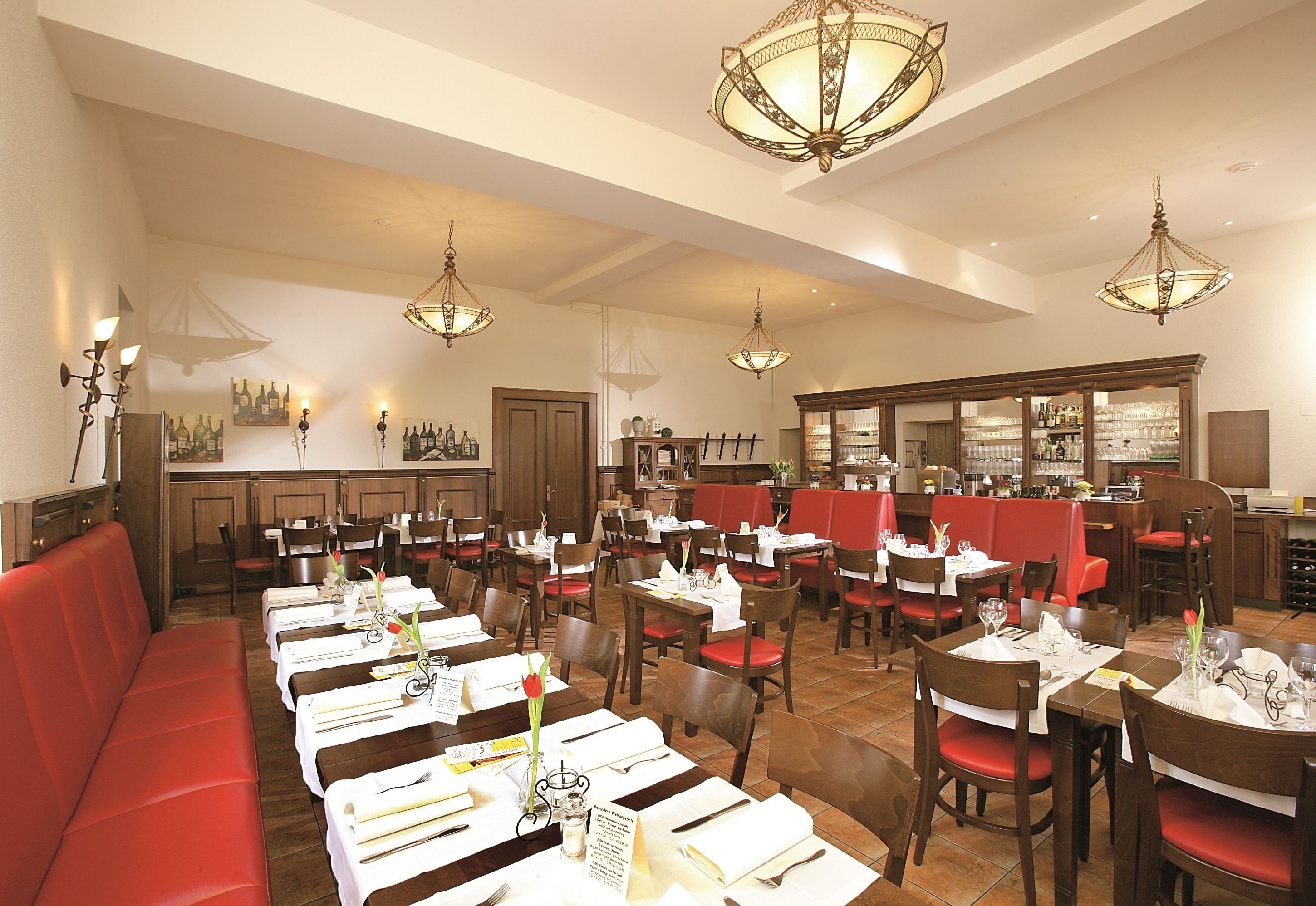 2 restaurants, dinner, brunch served; Regional cuisine 