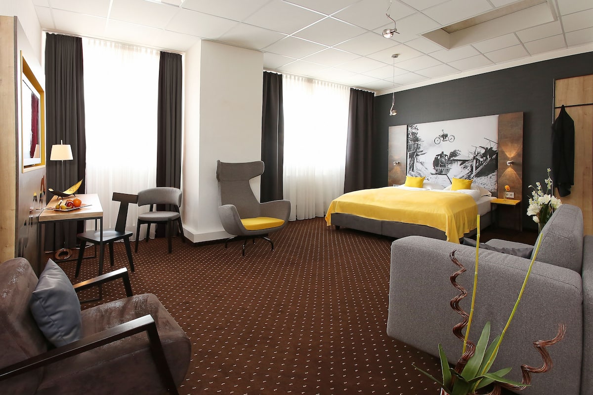 In-room safe, desk, blackout drapes, free WiFi