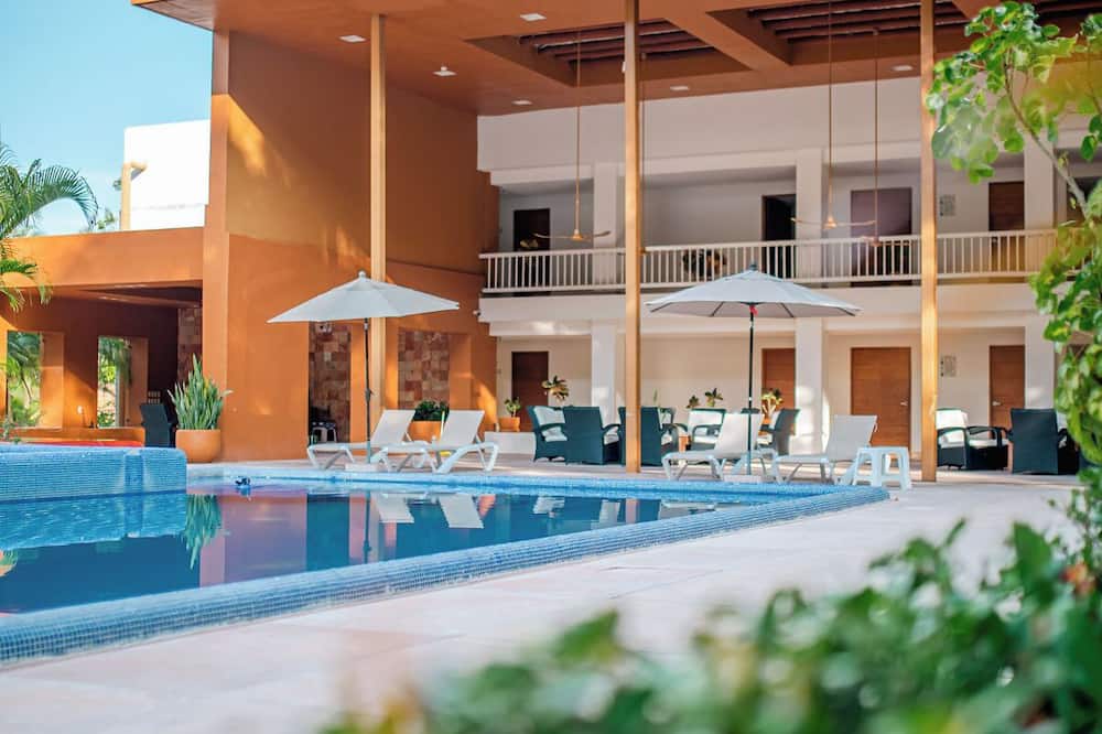 Hotel Ixzi Plus