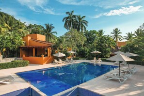 Outdoor pool, pool umbrellas, sun loungers
