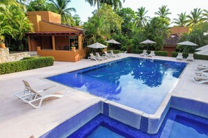 Outdoor pool, pool umbrellas, sun loungers