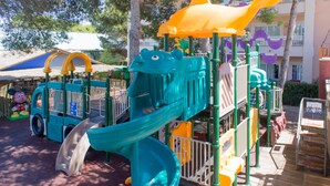 Área de juegos infantiles al aire libre