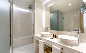 Shower, free toiletries, hair dryer, towels - Viva Blue & Spa (Muro)