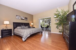 Condo, 3 chambres, accès à la piscine (Resort Style) | Fer et planche à repasser, lit de bébé (supplément)