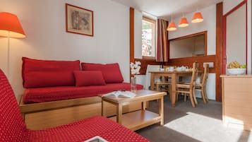 Apartemen Standar, 1 kamar tidur (For 4 ) | Dapur kecil pribadi | Lemari es, microwave, kompor, dan mesin pencuci piring