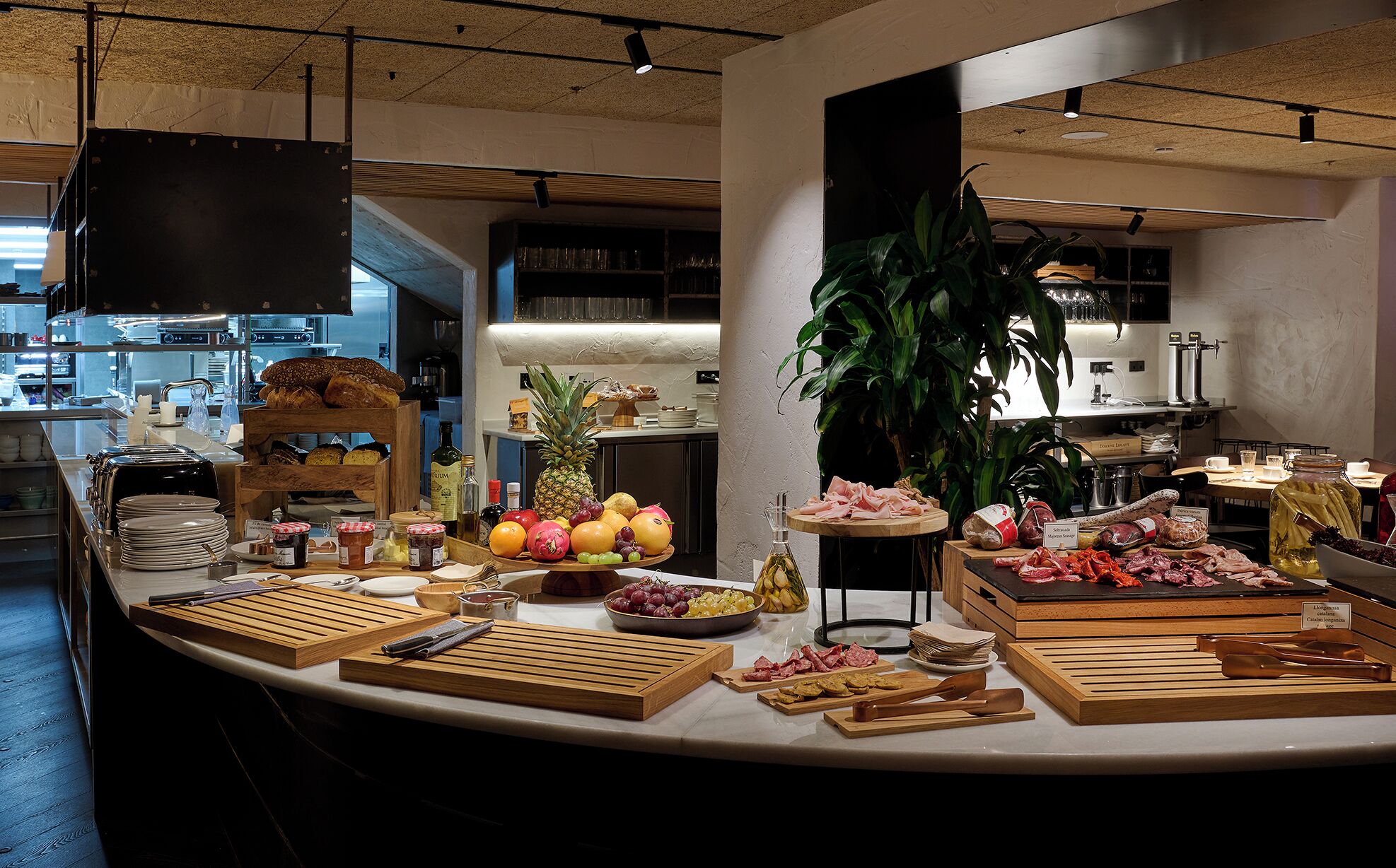 Daily buffet breakfast (EUR 25 per person)
