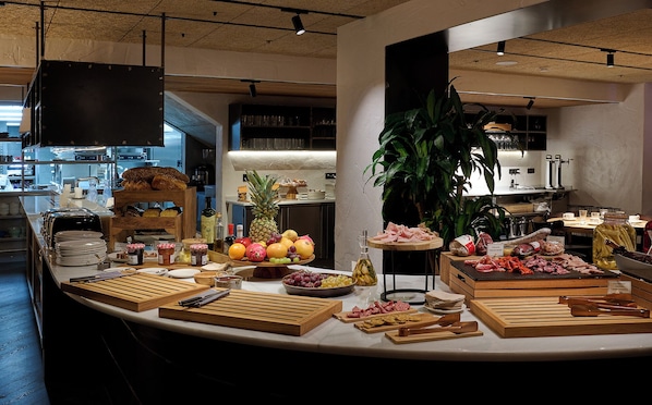 Desayuno buffet todos los días (con cargo) 